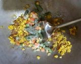 Foto langkah ke 3 dari resep Nasi Goreng Kuning.