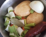 Foto del paso 1 de la receta: Codillo con chorizo y puré