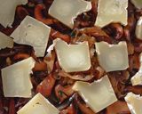 Foto del paso 3 de la receta: Níscalos con cebolla caramelizada y queso de cabra