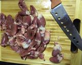 Hình bước làm 4 của món Mướp xào tim gà mắm rươi