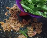Foto langkah ke 2 dari resep Buncis daging pedas saos tiram.