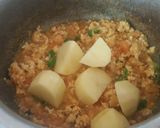 A picture of step 2 of Chicken mince & Potato Curry/ Keema Aloo🍜.