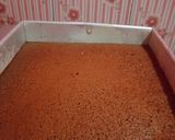 Foto langkah ke 4 dari resep Bolu stroberi coklat.
