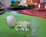 Foto del paso 2 de la receta: Omelette de salmón a las finas hierbas con costrinis de camarón