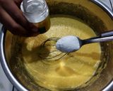 Foto langkah ke 2 dari resep Bolu Marmer Susu Lembut No Mixer.