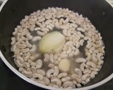 Foto del paso 3 de la receta: Alubias guisadas con cangrejo azul y almejas