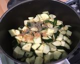 Une image de l'étape 5 de Velouté de courgettes et pommes de terre à la crème.