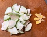 金針菇絲瓜蛋花的食譜步驟1照片