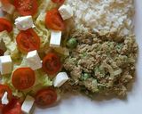 A picture of step 5 of Lemon scented rice and tuna, with salad.