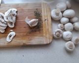 Kakukkfüves-fokhagymás pirított gomba recept fázis 1 fotója