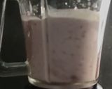 A picture of step 2 of Strawberry Milkshake.