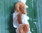 A picture of step 4 of Banh Bot Loc Wrapped in Banana Leaves.