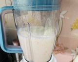 Foto langkah ke 2 dari resep Banana Milkshake.