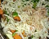 A picture of step 4 of Left over roti noodle.