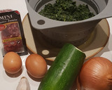 Foto del paso 1 de la receta: Tortilla serrana de espinacas y calabacín