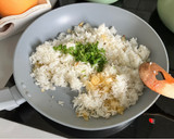 Foto del paso 7 de la receta: Pimientos y tomates rellenos de arroz en salsa de tomate al horno al estilo griego