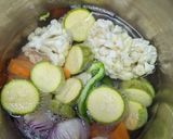 صورة لخطوة 1 من وصفة شوربة خضار بقطع سمك (كيتو)🍲