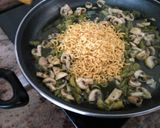 Foto del paso 3 de la receta: Fideua con champiñones y espárragos trigueros