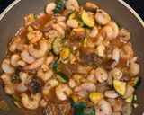 Foto del paso 5 de la receta: Salteado de gambas con calabacín y surtido de setas