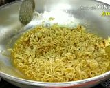 A picture of step 1 of Maggi pizza.