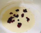 A picture of step 4 of Fluffy black-current pancakes.