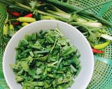 Hình bước làm 1 của món Mì Quảng tôm thịt trứng