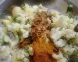 A picture of step 2 of Aloo ke samosay.