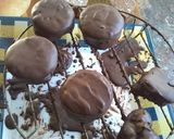 Foto del paso 6 de la receta: Alfajores bañados en chocolate