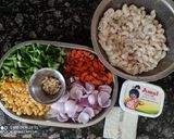 A picture of step 2 of White Sauce Cheezy Veggie MACARONI.