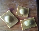 A picture of step 6 of Spinach ricotta ravioli (ravioli plnené špenátom a ricottou).
