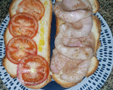 Foto del paso 4 de la receta: Bocadillo de cochinitos con pan de pueblo y tomate