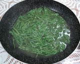 Foto del passaggio 2 della ricetta Asparagi selvatici con le uova