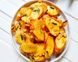 Foto langkah ke 5 dari resep Goreng Ubi Kayu Praktis Bikin Nagih.