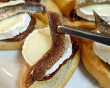 Foto del paso 2 de la receta: Pincho de tomate seco, queso de cabra y anchoa