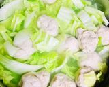Hình bước làm 2 của món Canh Cải Thảo Nấu Mọc