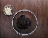 A picture of step 1 of Cookies 'N' Cream Ice Cream.