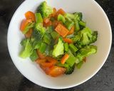 A picture of step 6 of HIGH PROTEIN RICE BOWLWith a creamy broccoli 🥦 sauce & grilled herbed paneer.