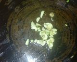 Foto del paso 2 de la receta: Nopales encebollados con salchichas