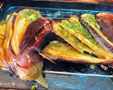 Foto del paso 5 de la receta: Berenjenas al horno en abanico con majado y glaseado Urrutia