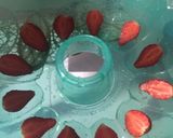 Foto langkah ke 2 dari resep Puding susu stawbery.