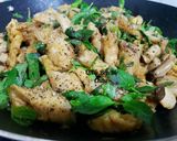 Hình bước làm 3 của món Nấm đùi gà, mì căn kho lá quế