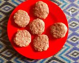 Foto langkah ke 2 dari resep Creamy Beef Patties.