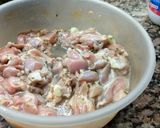 Foto del paso 1 de la receta: Pollo marinado al wok con espinacas