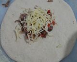 صورة لخطوة 5 من وصفة مينى خبز خمير محشي🧀🥞