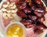 A picture of step 1 of Dates and cashew nut toffee.
