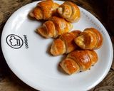A picture of step 10 of Jam filled croissants.