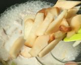 รูปขั้นตอนการทำที่ 6 ของ ต้มข่าไก่ใส่เห็ดออรินจิ