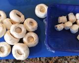 Foto del paso 1 de la receta Salteado de champiñones con ajetes y langostinos