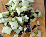 Foto del passaggio 1 della ricetta Farfalle con tonno e melanzana 🍆