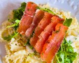 Hình bước làm 4 của món Nui Sốt Kem Nấm Thì Là & Cá Hồi Gravlax